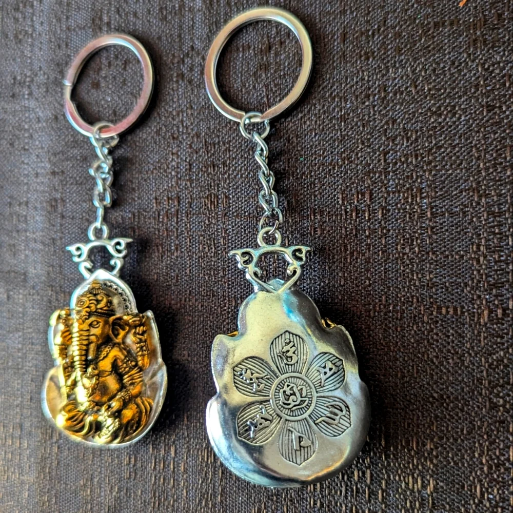 A Pair  Of Lord Ganesha Key chains For Couples. New without Tags - Picture 4 of 4